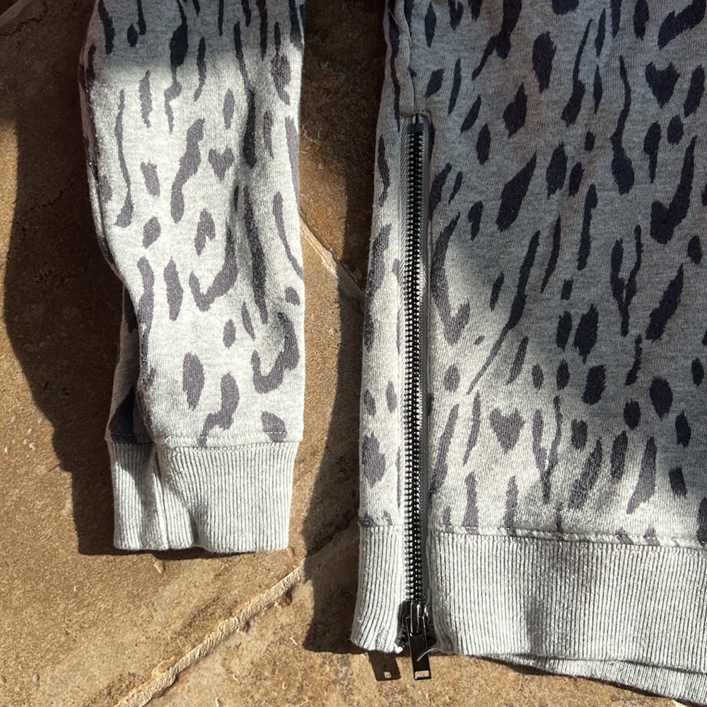 Rails Marlo Gray Abstract Cheetah Pullover Sweate… - image 2